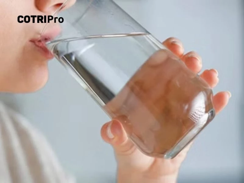 Uống nước nhiều ngừa khô phân