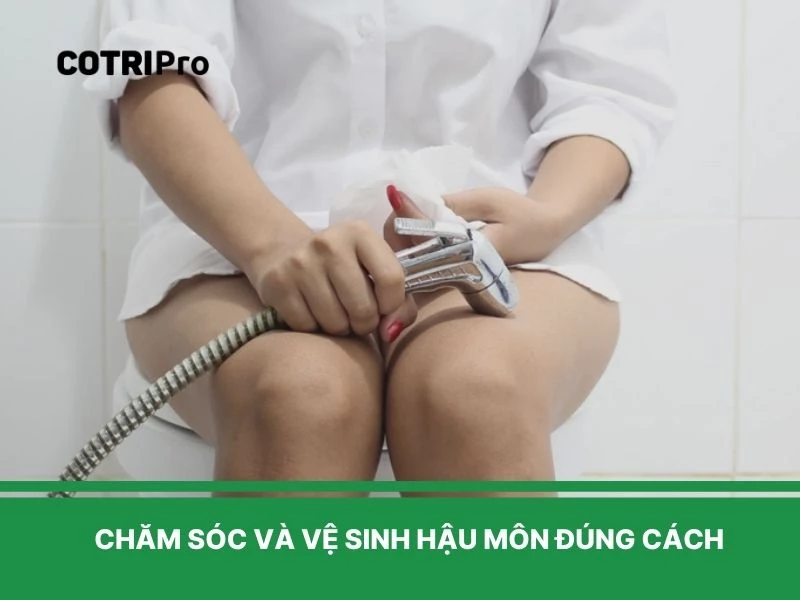 Vệ sinh hậu môn bằng dung dịch 