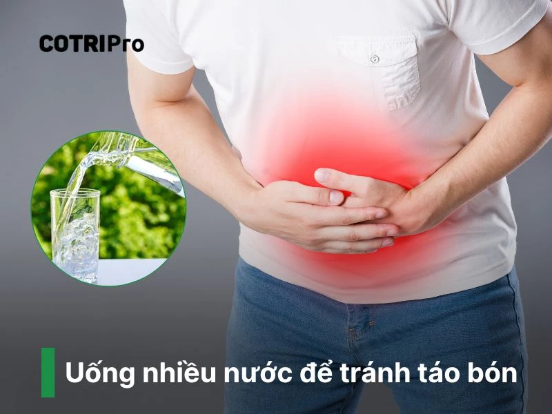 Uống đủ nước ngừa táo bón
